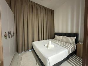 Postel nebo postele na pokoji v ubytování Majestic Residence KLCC By Flixhome + 54 fotografií