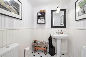 Phòng tắm tại HAL484-Unnaryd-Yas-108