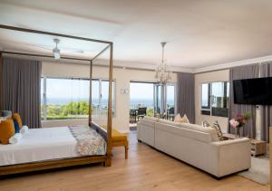 En eller flere senge i et værelse på Sylvan Close 3 Umhlanga Rocks + 66 billeder