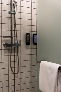 Koupelna v ubytování Hotel Cappuccino + 97 fotografií