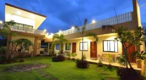 En have udenfor Charming Home Resort