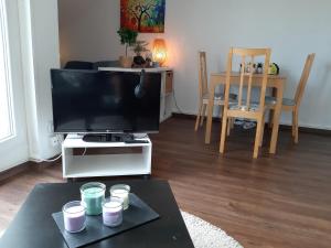 Et tv og/eller underholdning på Beautiful Studio at Geneva airport Ferney Voltaire