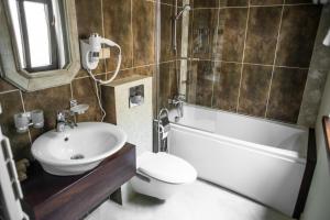 Kúpeľňa v ubytovaní Apartamenty Siedem Komnat Siedmiu Mistrzów