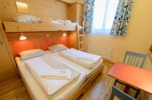 Кровать или кровати в номере JUFA Hotel St Michael im Lungau