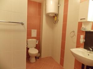 A bathroom at Apart Hotel Rosen