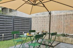 Patio nebo venkovní prostory v ubytování Maisons Alfort 5 Luxurious apartment with private garden and Jacuzzi