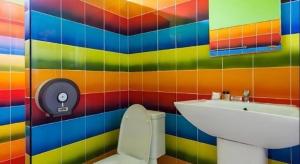 a colorful bathroom with a toilet and a sink at Sixty-nine Resort in Ban Tha Khwai