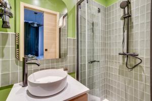 Et badeværelse på Maisons Alfort 7 - Large modern family flat