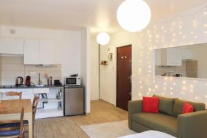 Køkken eller tekøkken på Bright studio in Pantin perfect for couples