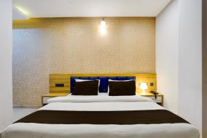 Giường trong phòng chung tại Hotel O by OYO REFRESH INN & SUITES +23 ảnh