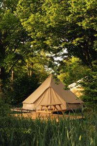 Naturlandskabet i nærheden af luksusteltet