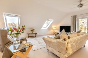 a living room with a couch and a table at 2 Bed in Duddlestone oc-q34588 in Duddlestone