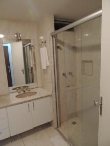 a bathroom with a shower and a sink at Brasilia Apart Hotéis in Brasília +42 photos