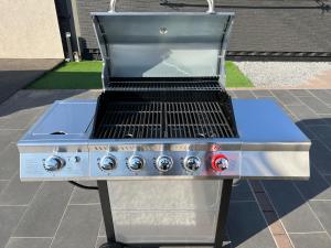 Grillfaciliteterne i feriehuset som gæsterne kan bruge