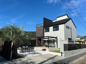 Bygningen som feriehuset ligger i