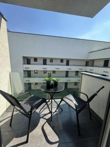 En balkon eller terrasse på LUX CENTRAL APARTMAN WITH FRee PRIVATE PARKING