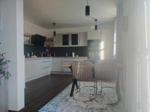 Køkken eller tekøkken på Two bedroom Apartment in Sankt Englmar, Bavaria + 17 billeder