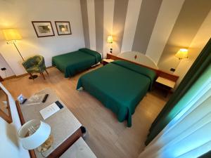 Giường trong phòng chung tại Hotel Le Ville