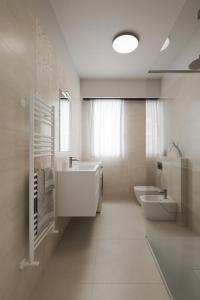 Phòng tắm tại Palms Beach Pesaro Residence