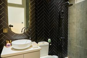 Et badeværelse på Kin Wander Tân Quy + 45 billeder