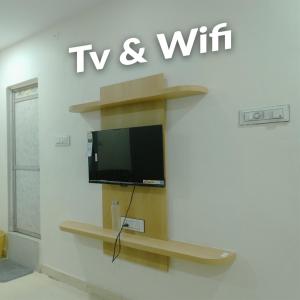 a tv and wii sign on a wall at Hotel Ansh Har Regency in Vidisha
