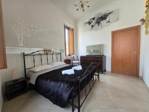 En eller flere senge i et værelse på Brother's House