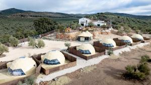 an overhead view of a compound with domes and tents at Glamping boutique bajo las estrellas in Archidona