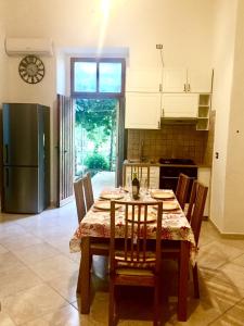 Kuchyň nebo kuchyňský kout v ubytování Aloha House