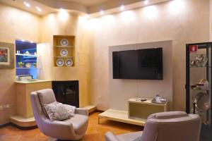 TV a/nebo společenská místnost v ubytování Art & Family Ideal for families