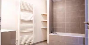 Koupelna v ubytování Paradis au bord de saone + 39 fotografií