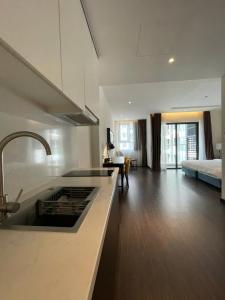 Køkken eller tekøkken på Sapphire Residence Hạ Long