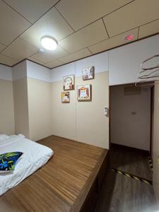 a room with a bed and some pictures on the wall at Mumian Manlv Homestay in Hengchun South Gate +25 photos