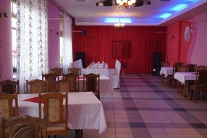 Hotel Ludza 레스토랑 또는 맛집