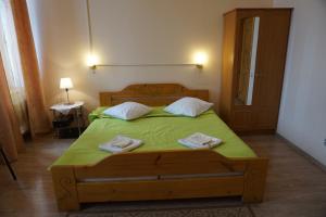 Postel nebo postele na pokoji v ubytování Hotel Ludza + 36 fotografií