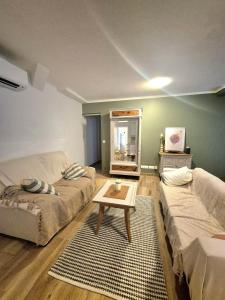 Khu vực ghế ngồi tại Bel appartement 3 piece +14 ảnh