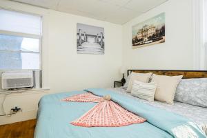 a bedroom with a blue bed and a window at Cozy 3BR Worcester 1st-floor Apt, Pet-Friendly, Near Clark University, Free Parking 4-1 in Worcester