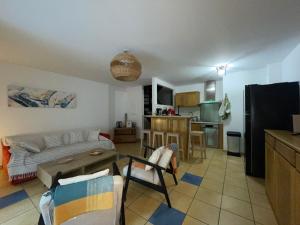 Køkken eller tekøkken på T3 Hevi - 68m2 avec terrasse extérieure et piscine commune - La Saline-les-Bains