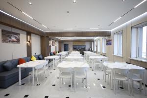 Khu vực ghế ngồi tại Barys Hotel