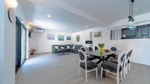 Et opholdsområde på Villa Angela by Villas Guide