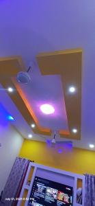 a room with a ceiling with a light on it at Golden in Kaup