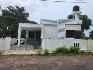 a white house with a gate in front of it at Golden in Kaup
