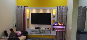 a living room with a flat screen tv on a wall at Golden in Kaup
