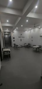 Khu vực hỗ trợ khách đi công tác/phòng hội thảo tại Saran Homestay