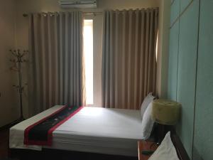 Postel nebo postele na pokoji v ubytování Sunrise Hotel