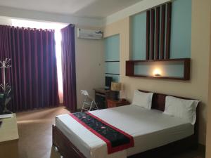 Postel nebo postele na pokoji v ubytování Sunrise Hotel