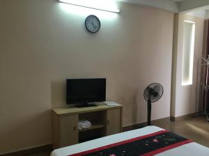 TV a/nebo společenská místnost v ubytování Sunrise Hotel + 19 fotografií