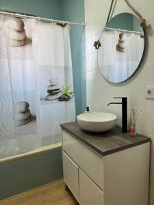 a bathroom with a sink and a mirror at Alojamiento Baeza- El Limonero A in Baeza