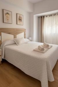 Giường trong phòng chung tại Alojamiento Baeza - Leones 9B