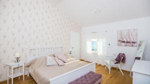 Postel nebo postele na pokoji v ubytování Villa Blue by Villas Guide + 25 fotografií