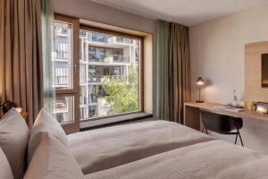 En eller flere senge i et værelse på Hotel the YARD Berlin + 20 billeder